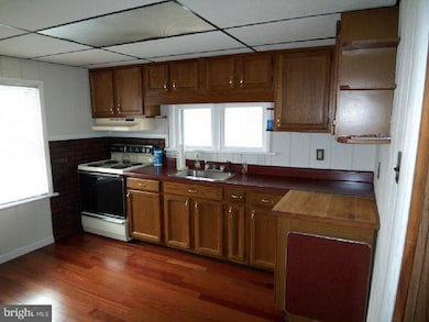 121 Webster Ave, Downingtown, PA 19335 - photo 3