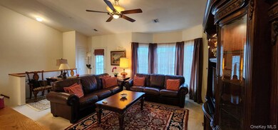 512 Narragansett Villas Dr, Lindenhurst, NY 11757 - photo 5