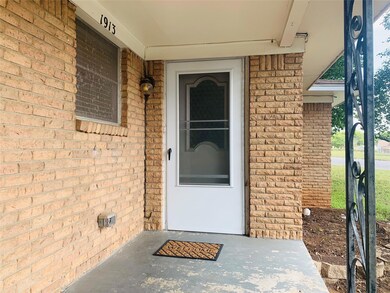 1913 W Bond St, Denison, TX 75020 - photo 3