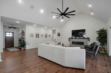 11017 N Farm Rd 193-38