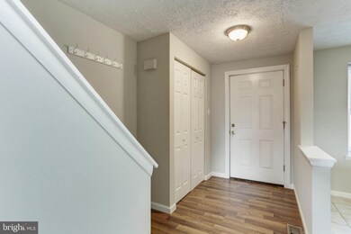 5996 Rowanberry Dr, Elkridge, MD 21075 - photo 3