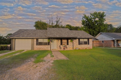 1602 Lincoln Cir, Idabel, OK 74745 - photo 2