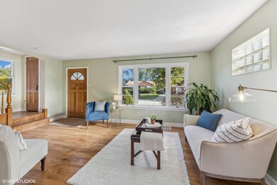 9909 Drury Ln, Westchester, IL 60154 - photo 4