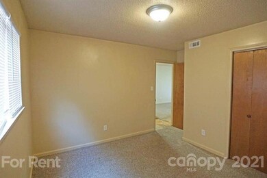 1220 8th St NE unit G, Hickory, NC 28601 - photo 5