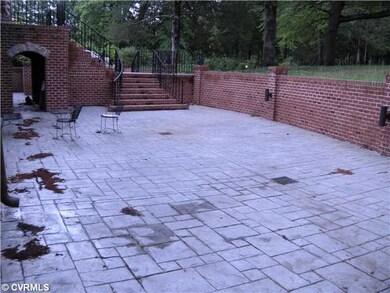 Exterior Front - Courtyard