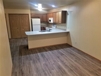 1412 Asbury Ln, Waterloo, IA 50701 - photo 4