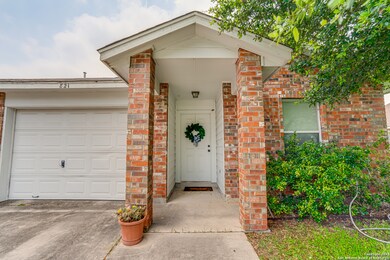 819 Fair Ln, New Braunfels, TX 78130 - photo 2