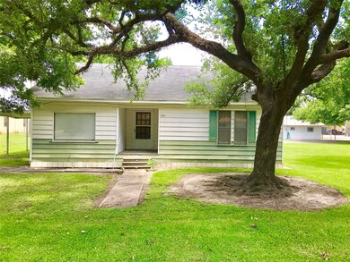 1513 11th St, Bay City, TX 77414 - photo 3