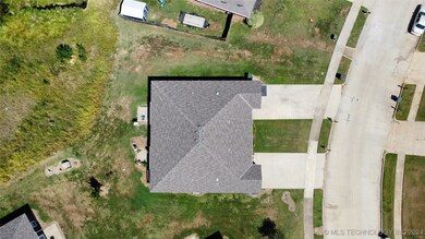 2715 Meadow Wood Place, Claremore, OK 74017 - photo 5
