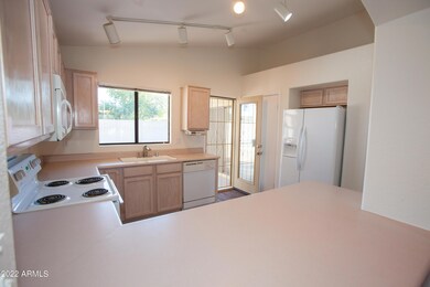 N 34th St-23