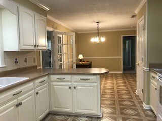 Kitchen/Din Room