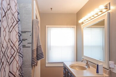 1921 3rd St SW, Cedar Rapids, IA 52404 - photo 2