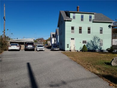 Driveway and plenty of parking!