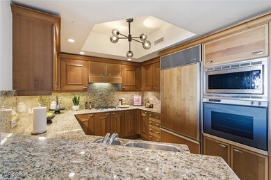 OPEN KITCHEN TO GREATR ROOM WITH BREAKFAST COUNTER AND DINING NOOK