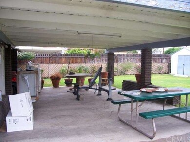 LARGE COVERED PATIO