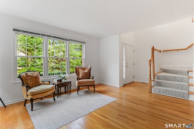 10 Hawthorne Ridge Cir, Trumbull, CT 06611 - photo 3