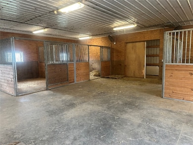 Stall barn