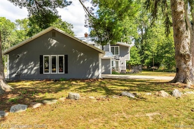 3115 Westacres Dr, West Bloomfield, MI 48324 - photo 3