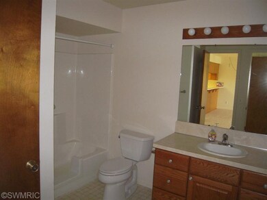 2246 Mapleton St NE unit 112, Grand Rapids, MI 49505 - photo 4