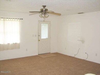 6115 Balboa LR