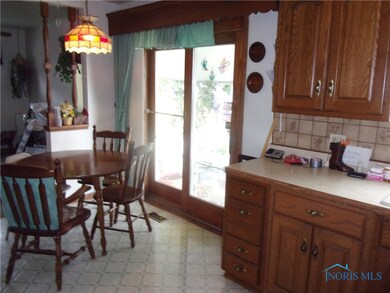 4452 Helmond Ct, Toledo, OH 43611 - photo 2