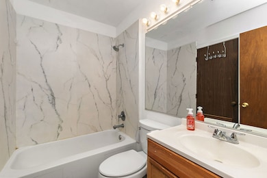 60 Bright Oaks Cir unit 1, Cary, IL 60013 - photo 6