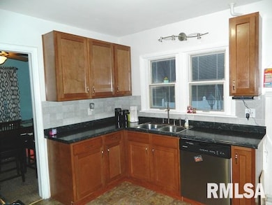 612 Waverly Rd, Davenport, IA 52804 - photo 6