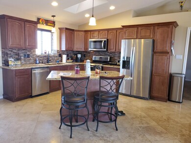 Kitchen with breakfast bar