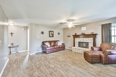 9401 Oak Bend Ct, Cleveland, TX 77328 - photo 4