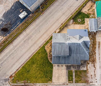 1409 Delavan St, Lincoln, IL 62656 - photo 4