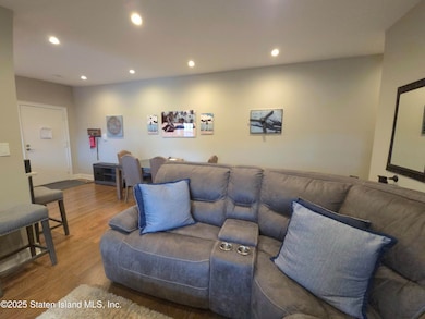 400 Maryland Ave unit 3d, Staten Island, NY 10305 - photo 4