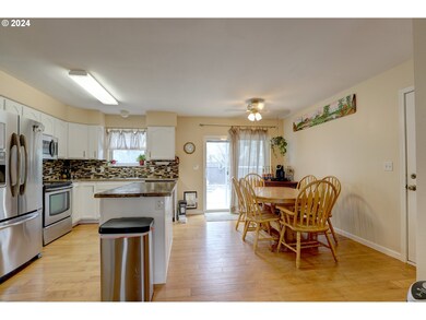 1301 E 19th St, the Dalles, OR 97058 - photo 7