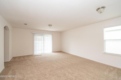 001-photo-living-room-6729756