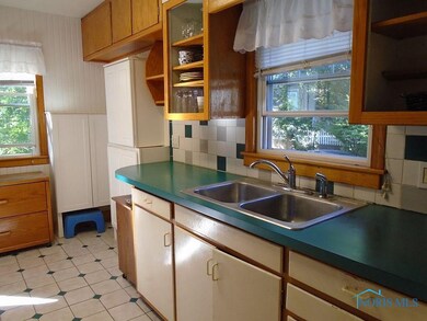 3817 Bellevue Rd, Toledo, OH 43613 - photo 6