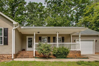 1400 Plantation Cir, Asheboro, NC 27205 - photo 3