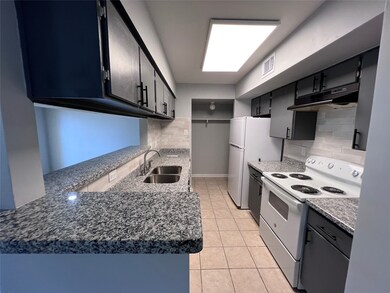 7200 T C Jester Blvd unit 25, Houston, TX 77088 - photo 3