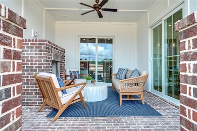 BRADFORD MODEL PRIVATE PATIO W/GATE