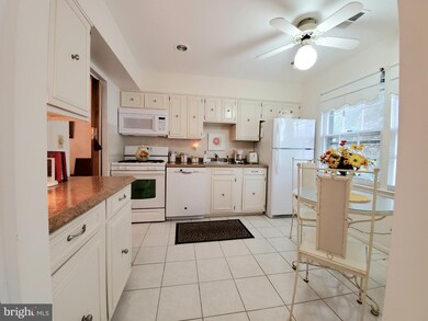 2031 Mayflower Dr, Woodbridge, VA 22192 - photo 3