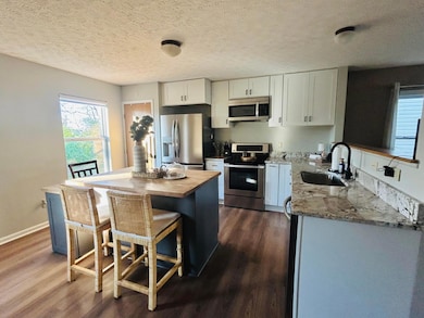 481 Wellsleyglen Dr, Columbus, OH 43207 - photo 4