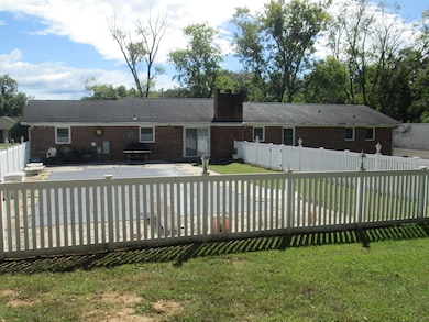 102 W Bridges St, Landrum, SC 29356 - photo 2