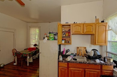 21 Sloan St, Albany, NY 12202 - photo 2