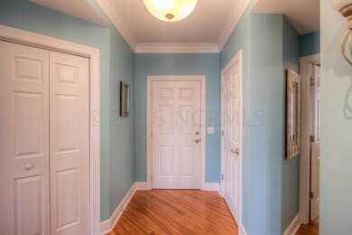 124 Walnut St Unit 308-large-007-14-Foye