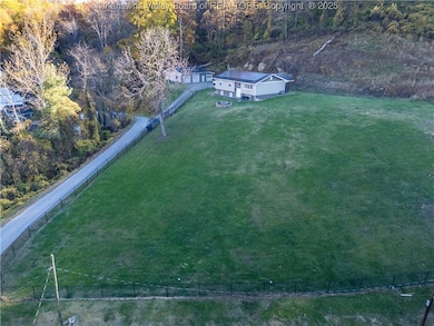 1817 Davis Cir, Charleston, WV 25387 - photo 3