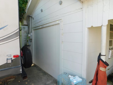 1903 N Bayou Dr, Golden Meadow, LA 70357 - photo 2