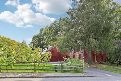 5 Nesmith St, Derry, NH 03038 - photo 2