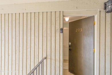 1008SCollege205-4