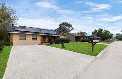 712 Meadowick Dr, Baytown, TX 77521 - photo 3
