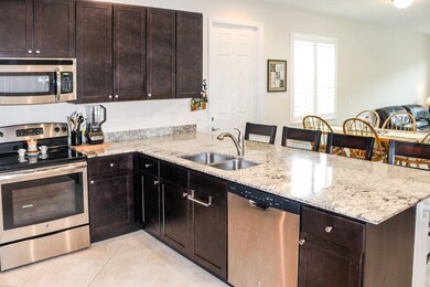 664 SW Glen Crest Way Upgraded Kitchen