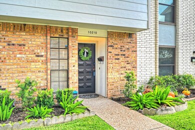10210 Longmont Dr unit 44/6, Houston, TX 77042 - photo 3
