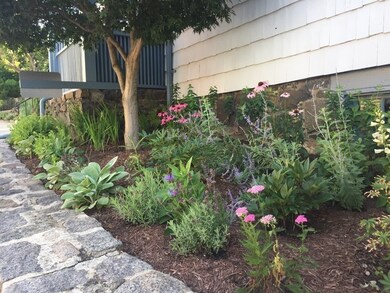 33 Lee St, Marblehead, MA 01945 - photo 3